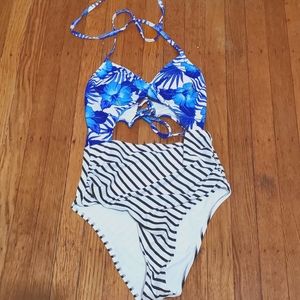 BRAND NEW Cupshe one piece cut out swimsuit, M